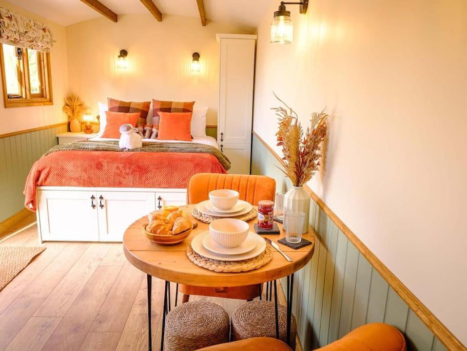 Sorn Lintmill Lodges - Heather Shepherds Hut מראה חיצוני תמונה